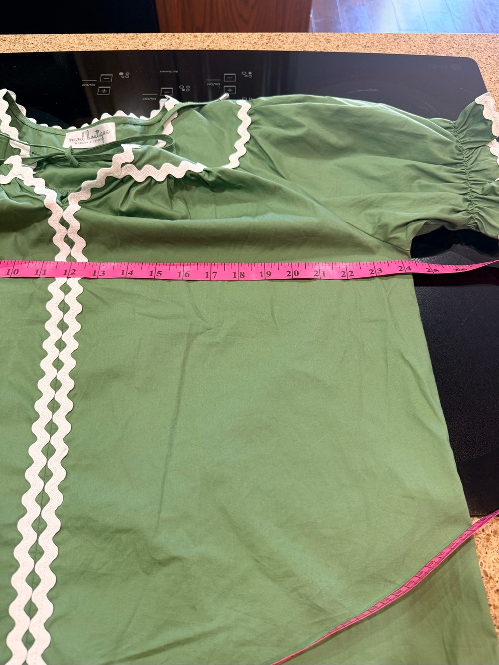 Mad Boutiques Green Puff-Sleeve Blouse with White Rickrack Trim NWOT - Picture 12 of 13